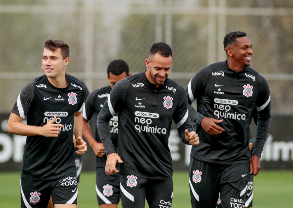 Piton, Renato e J durante treinamento do Corinthians no CT Joaquim Grava