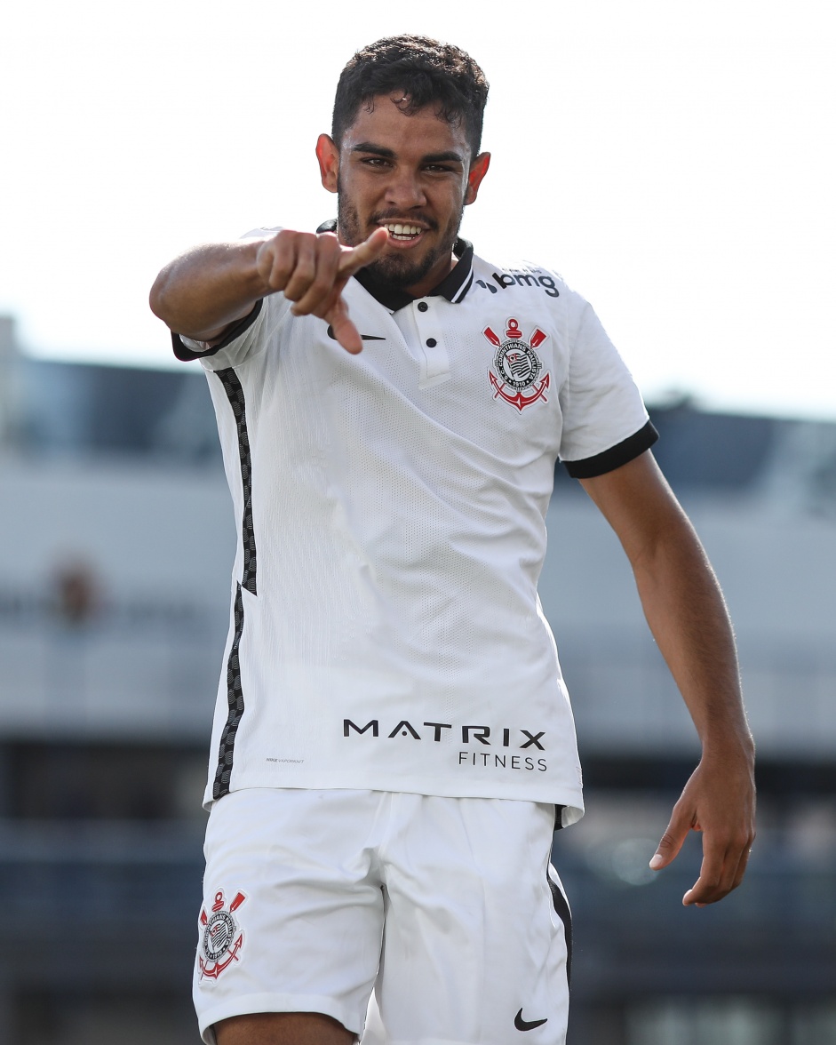 Anderson Chaves comemorando gol no jogo entre Corinthians e Ibrachina, pelo Paulista Sub-20