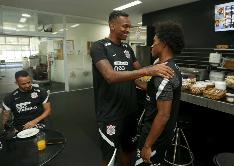 Jô diz que Willian não tem nenhuma chance de sair do Corinthians