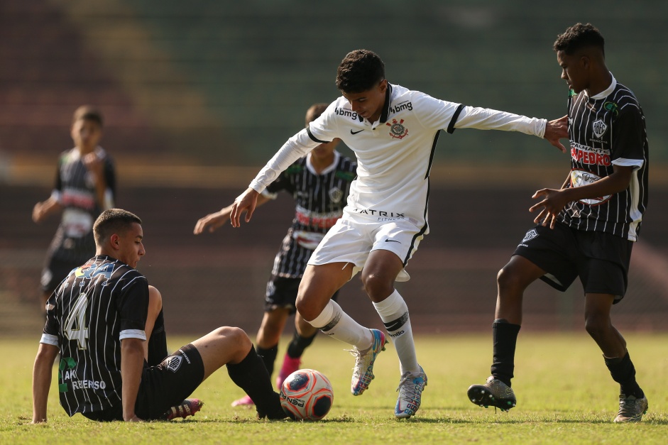 Times da base do Corinthians marcam 16 gols em jogos contra Rio Branco