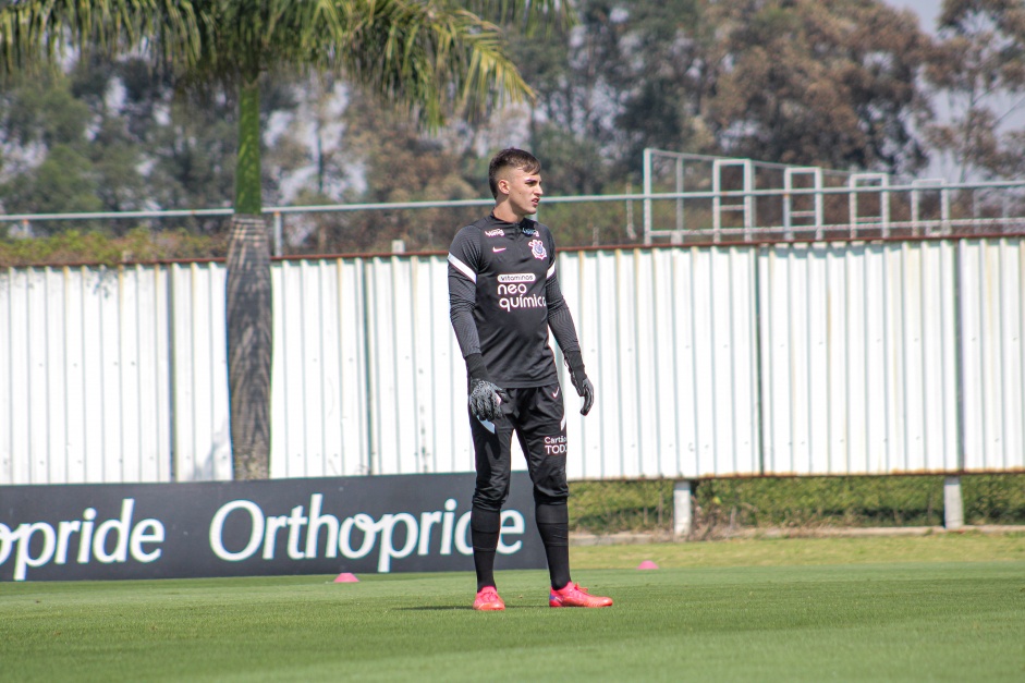 Donelli em mais um dia de treinamentos no CT do Corinthians