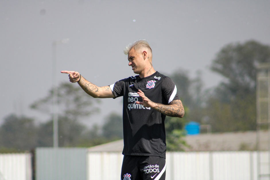 Roger Guedes em mais um dia de treinamentos no CT do Corinthians
