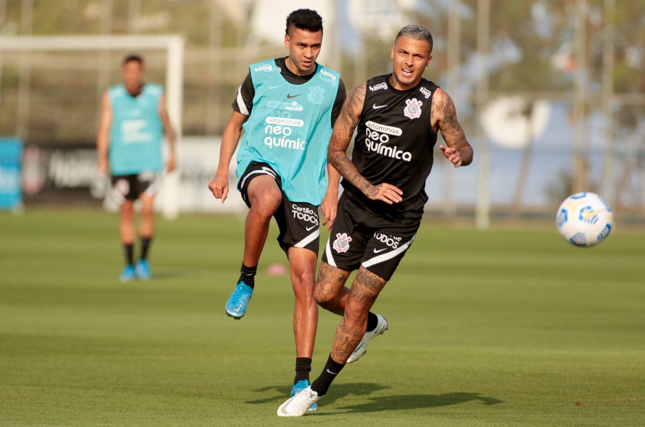 Cantillo e Thiaguinho durante treino do Corinthians no CT Joaquim Grava