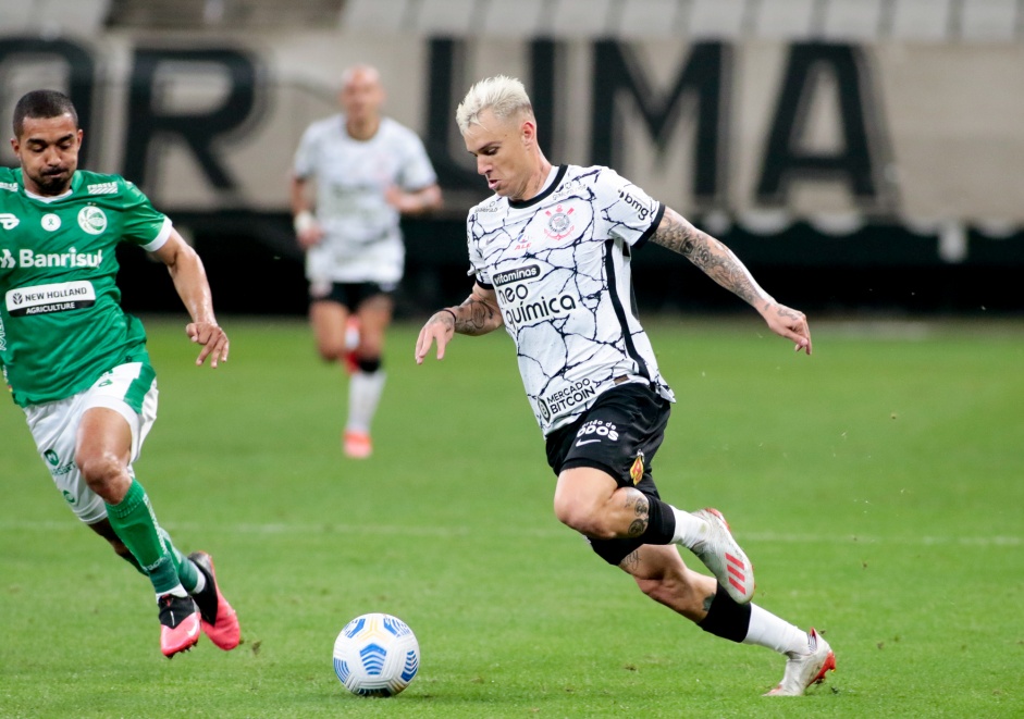 Renato Augusto e Rger Guedes atuando no jogo entre Corinthians e Juventude