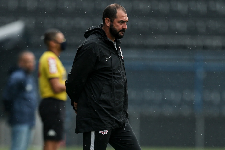 Danilo  o treinador que comandou o empate entre Corinthians e Grmio, pelo Aspirantes