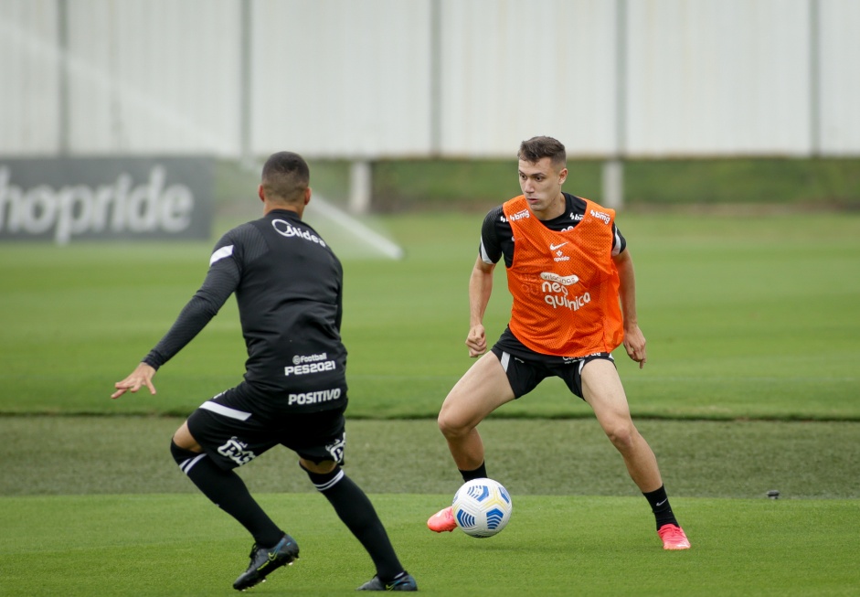 Lucas Piton em mais um dia de treinamentos no CT do Corinthians