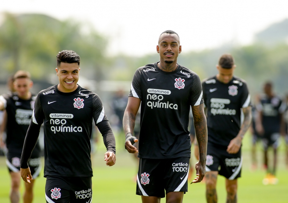 Roni e Raul durante ltimo treino do Corinthians para jogo do incio do returno do Brasileiro