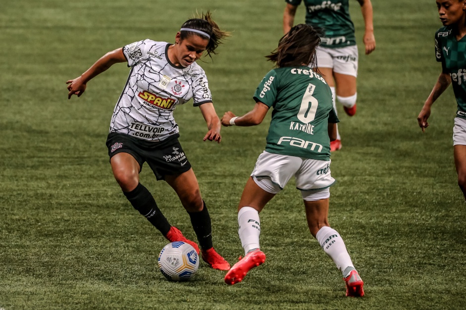Victria durante partida entre Corinthians e Palmeiras, pelo Brasileiro Feminino