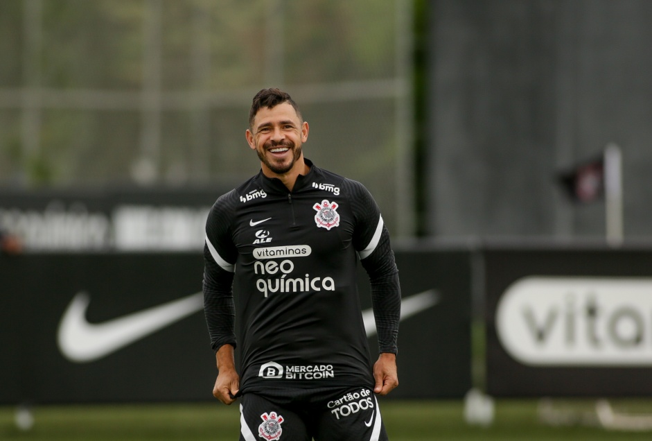 Giuliano durante tarde de treinos do Corinthians no CT Joaquim Grava
