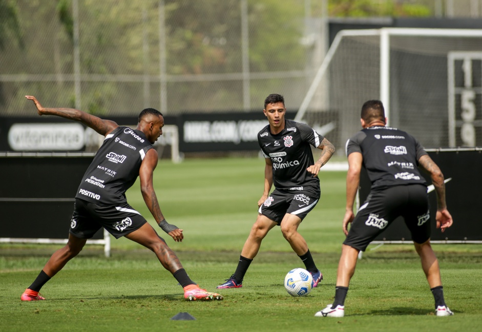 Mantuan participa de ltimo treino do Corinthians para duelo diante o Amrica-MG