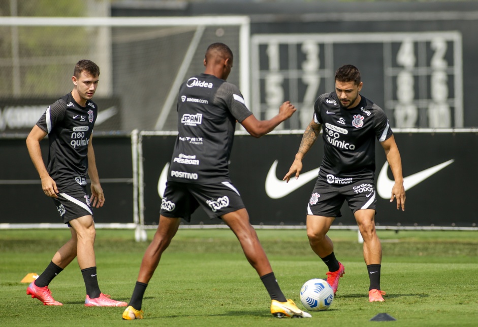 Piton e Joo Pedro participam de ltimo treino do Corinthians para duelo diante o Amrica-MG