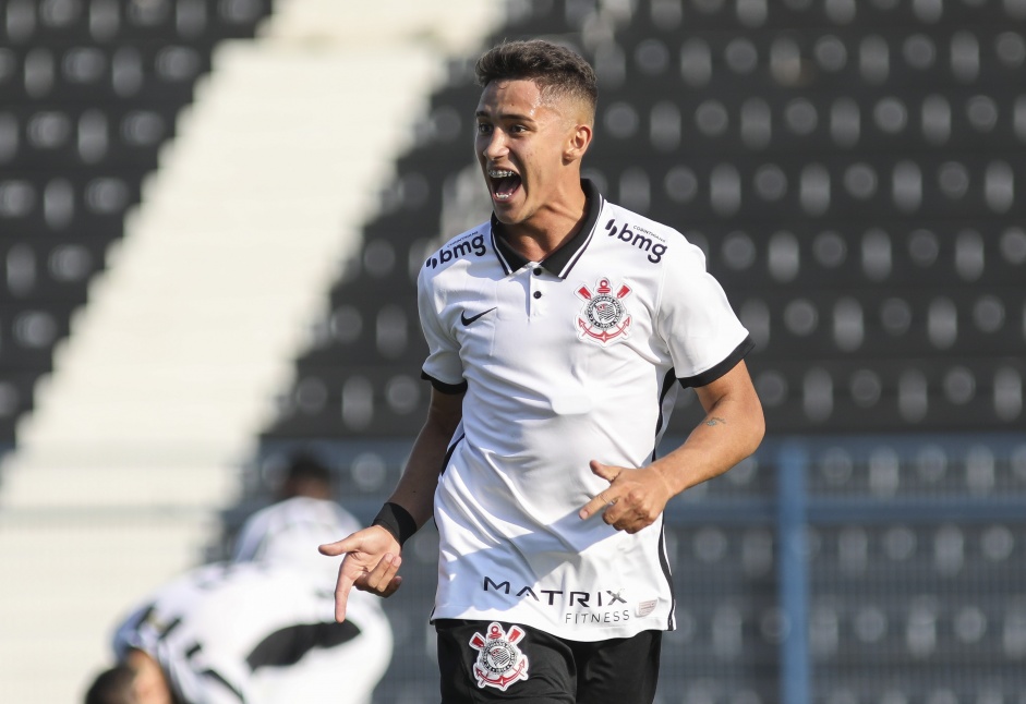 Keven Vinicius comemorando seu gol no jogo entre Corinthians e Santos pelo Brasileiro Sub-20