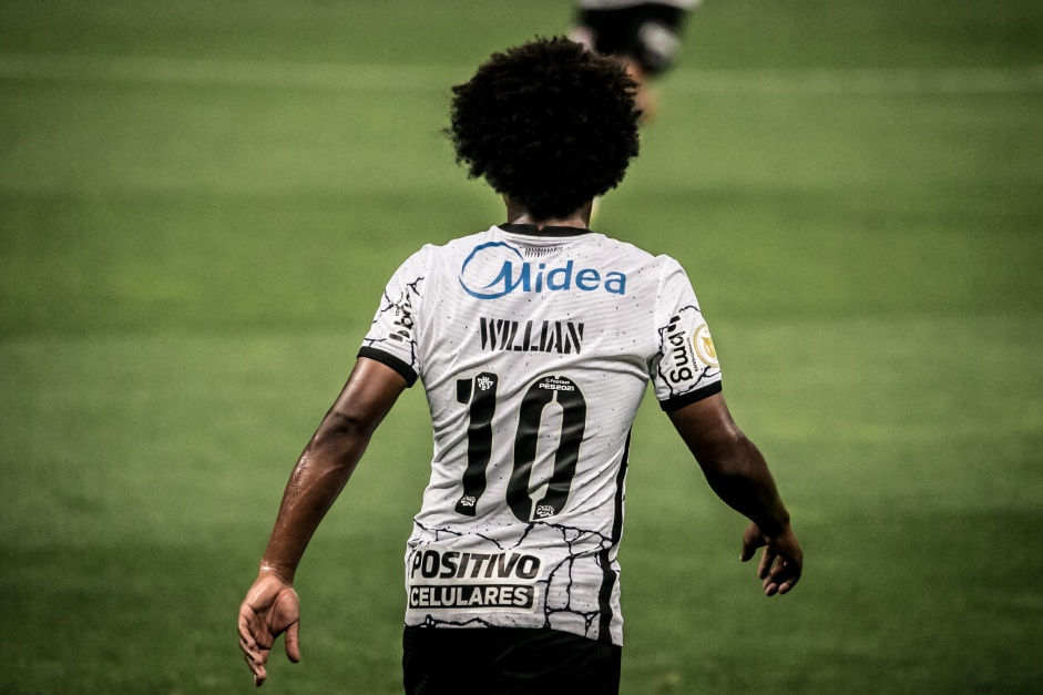Willian fez sua estreia como jogador do Corinthians no jogo contra o Amrica-MG