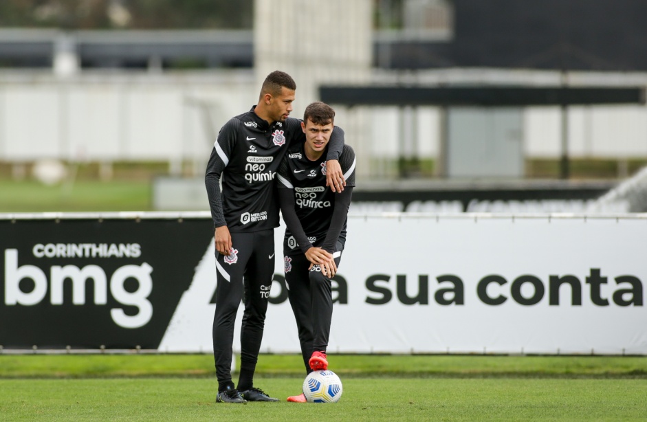 Joo Victor e Piton no treinamento do Corinthians, no CT Dr. Joaquim Grava; ambos foram vendidos em 2022