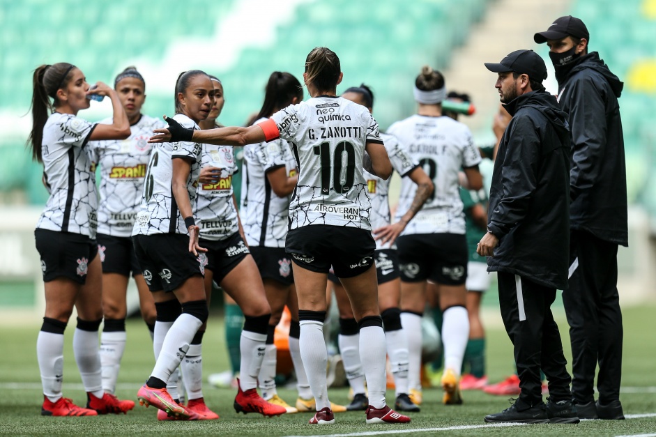 Jogadoras do Corinthians Feminino comemorando gol sobre o Palmeiras, pelo Paulista da categoria