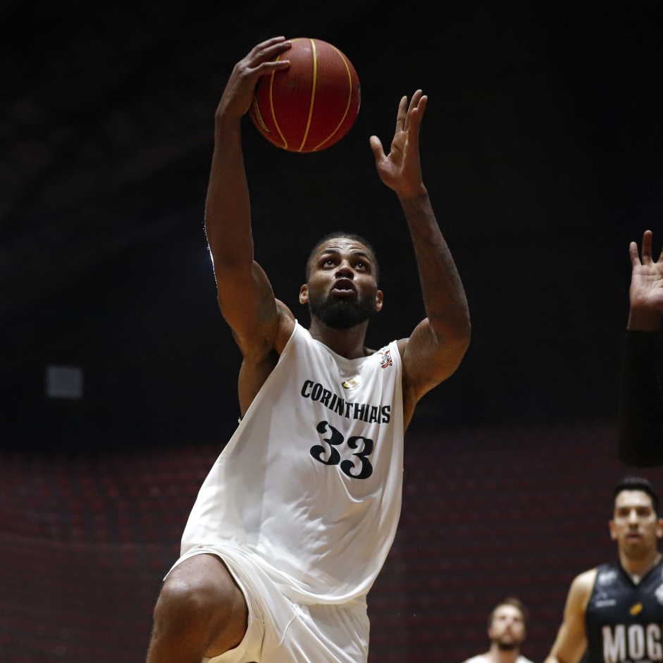 Malcolm Miller durante partida contra o Mogi, válida pelo Paulista de Basquete