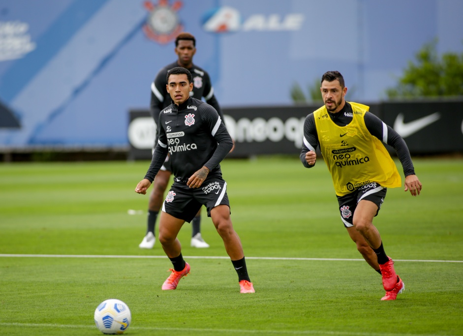 Du e Giuliano durante treino preparatório para o Dérbi entre Corinthians e Palmeiras
