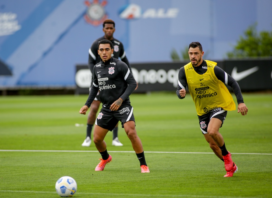 Du e Giuliano durante treino preparatrio para o Drbi entre Corinthians e Palmeiras