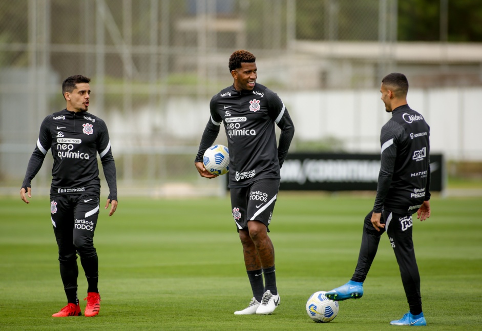 Fagner, Gil e Gabriel durante treino preparatório para o Dérbi entre Corinthians e Palmeiras
