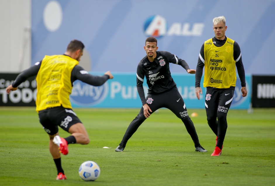 João Victor e Róger Guedes durante treino preparatório para o Dérbi entre Corinthians e Palmeiras