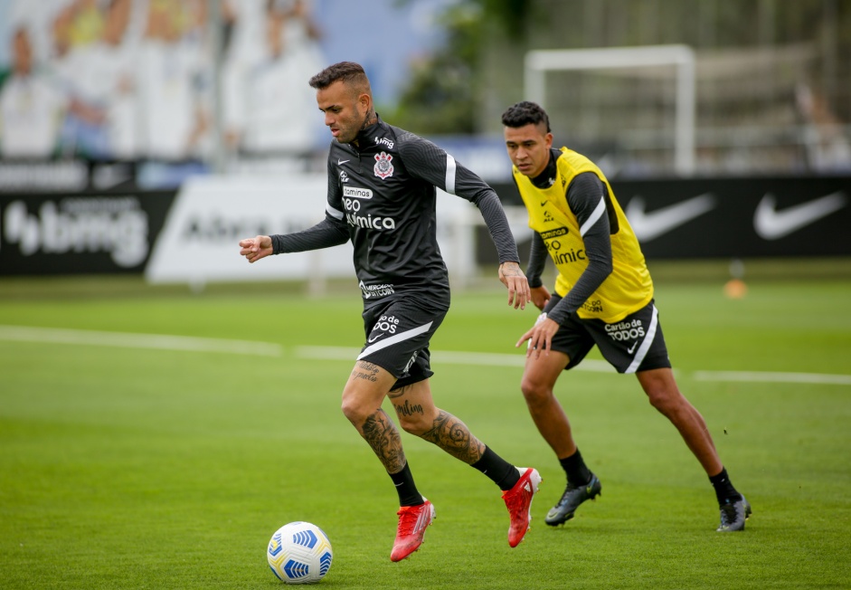 Luan e Cantillo durante treino preparatório para o Dérbi entre Corinthians e Palmeiras