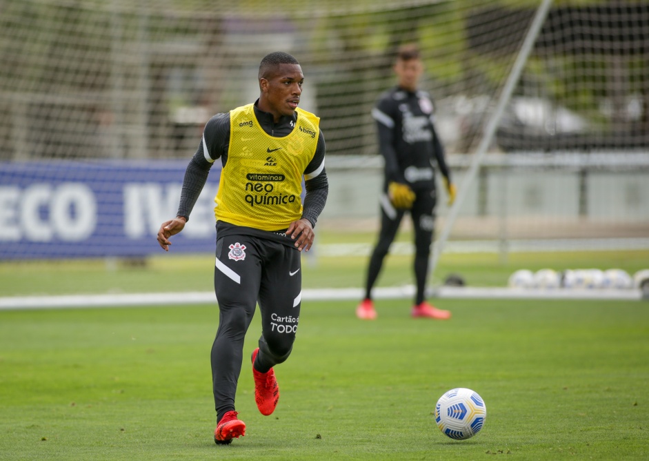 Volante Xavier durante treino preparatório para o Dérbi entre Corinthians e Palmeiras