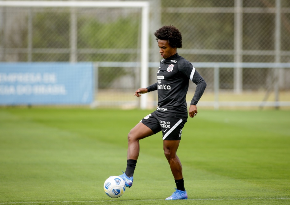 Willain durante treino preparatrio para o Drbi entre Corinthians e Palmeiras