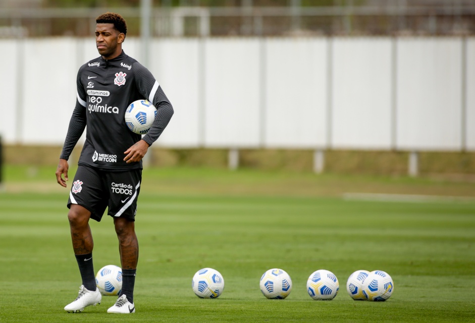 Zagueiro Gil durante treino preparatório para o Dérbi entre Corinthians e Palmeiras