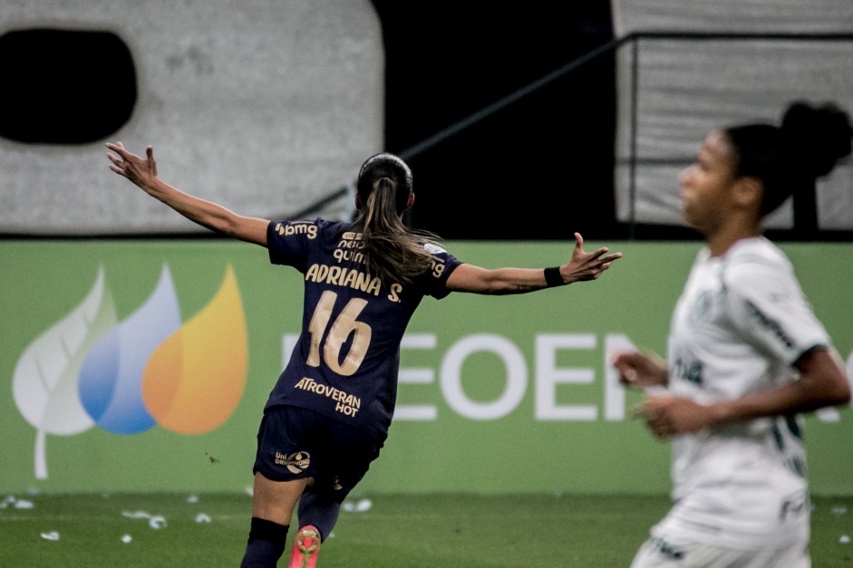 Adriana marcou golaos na final entre Corinthians e Palmeiras, pela final do Brasileiro Feminino
