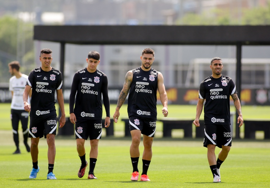 Cantillo, Araos, João Pedro e Gabriel em mais um dia de treinamentos no CT do Corinthians