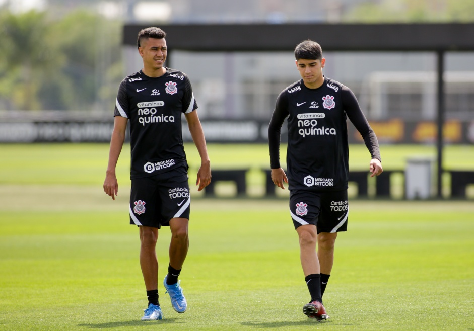 Cantillo e Araos em mais um dia de treinamentos no CT do Corinthians