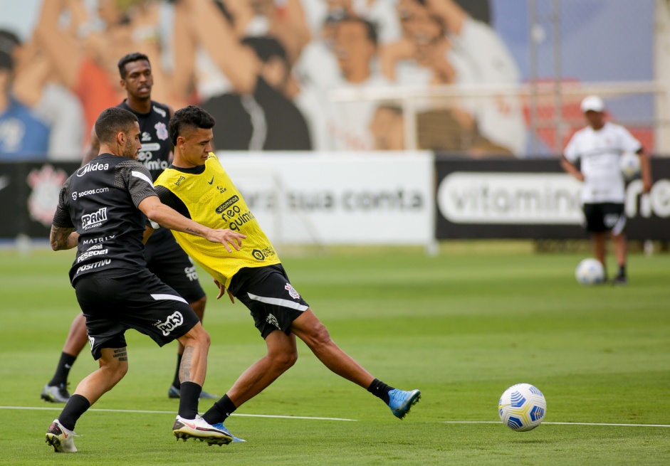 Cantillo em mais um dia de treinamentos no CT do Corinthians