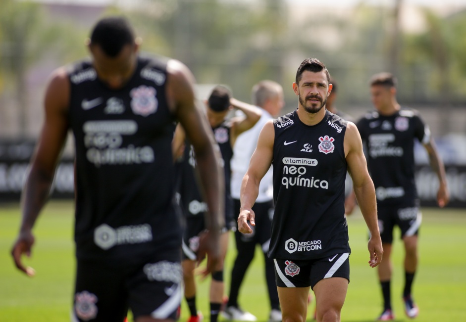 Giuliano em mais um dia de treinamentos no CT do Corinthians