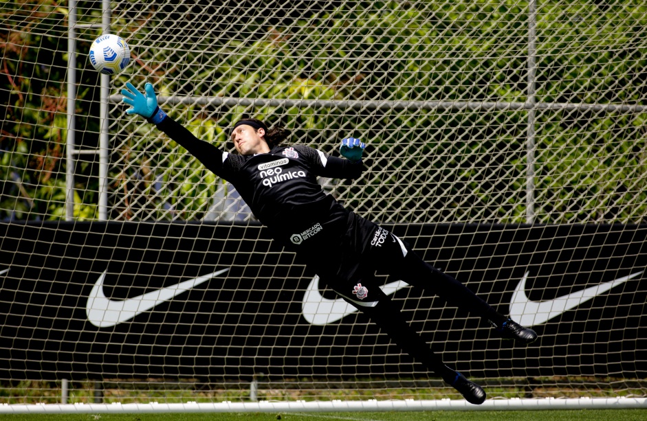 Goleiro Cássio em mais um dia de treinamentos no CT do Corinthians