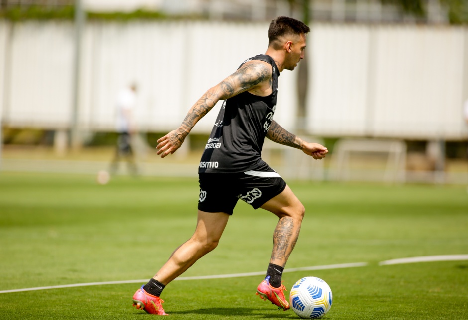 Gustavo Silva (Mosquito) em mais um dia de treinamentos no CT do Corinthians