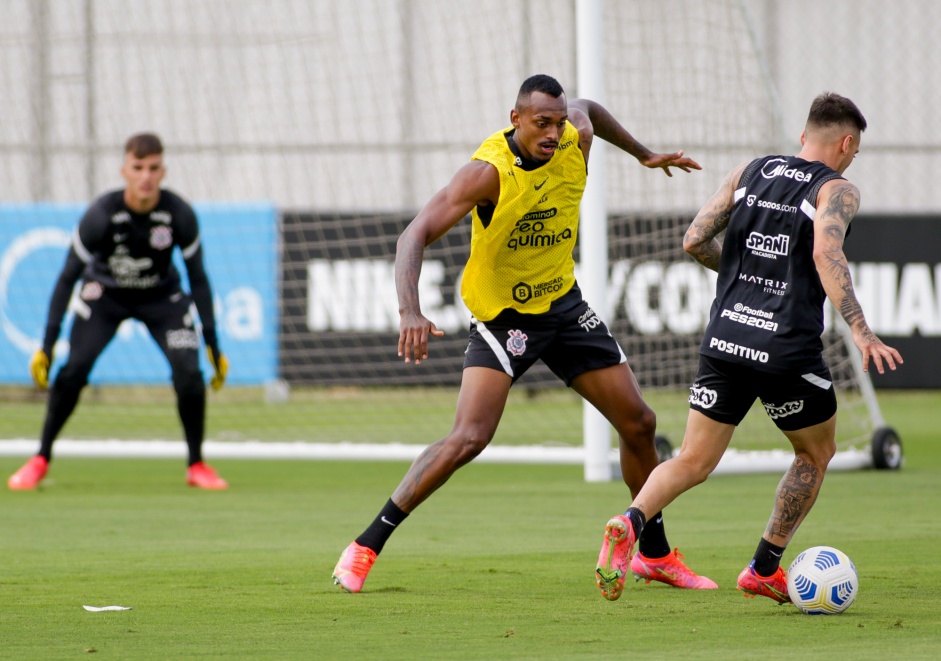 Raul Gustavo e Mosquito em mais um dia de treinamentos no CT do Corinthians