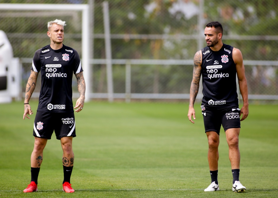 Róger e Renato em mais um dia de treinamentos no CT do Corinthians