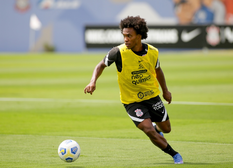 Willan em mais um dia de treinamentos no CT do Corinthians
