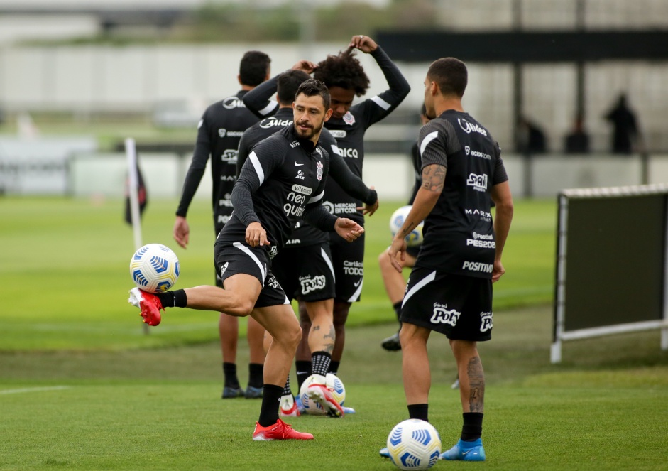 Giuliano durante ltima atividade antes do jogo entre Corinthians e Bahia
