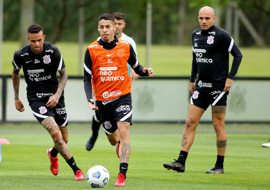 Luan, Gabriel Pereira e Fbio Santos durante ltima atividade antes do jogo contra o Bahia