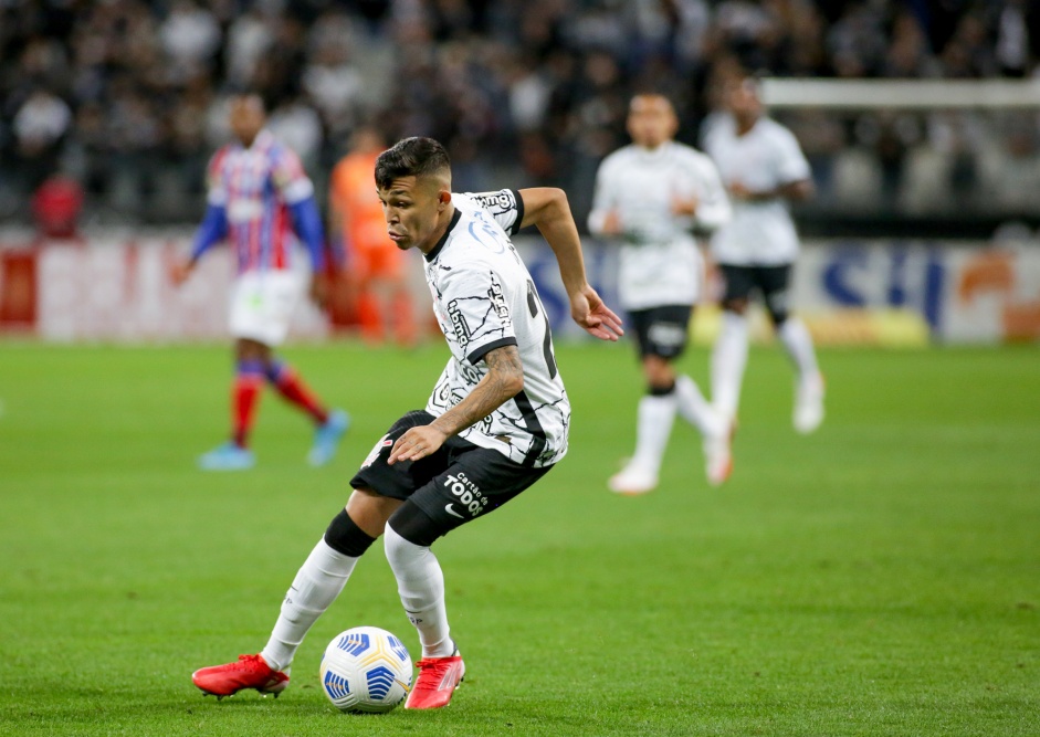 Adson durante o confronto entre Corinthians e Bahia na Neo Química Arena