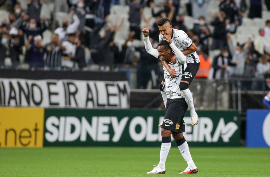 J e Cantillo, autores de dois gols do Corinthians na vitria em cima do Bahia por 3 a 1