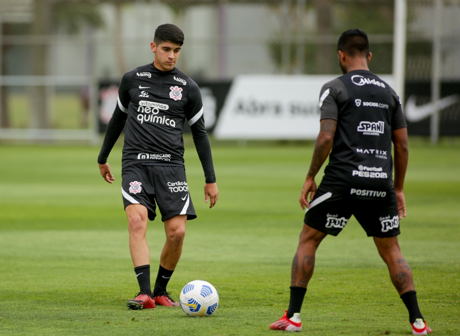 Ángelo Araos e Marquinhos durante penúltimo treino antes do confronto contra o Sport