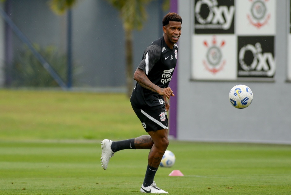Gil durante penúltimo treino antes do confronto contra o Sport