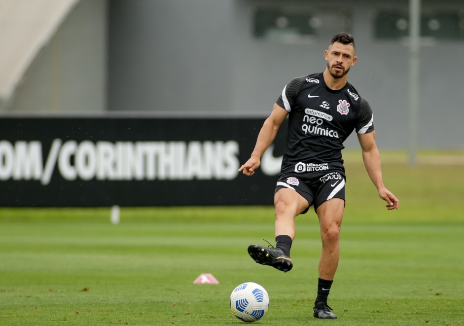 Giuliano durante penltimo treino antes do confronto contra o Sport