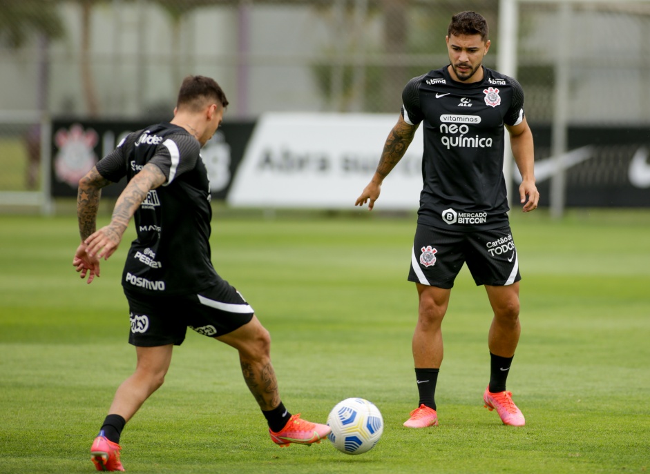 Gustavo Silva e João Pedro durante penúltimo treino antes do confronto contra o Sport