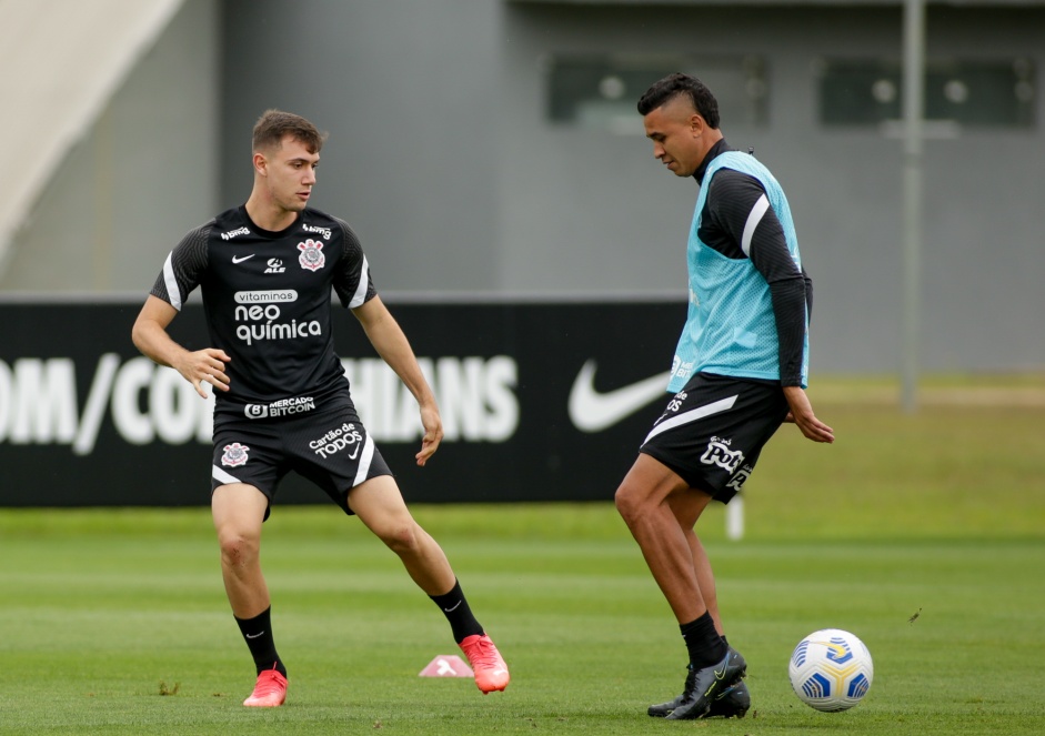 Lucas Piton e Cantillo durante penúltimo treino antes do confronto contra o Sport