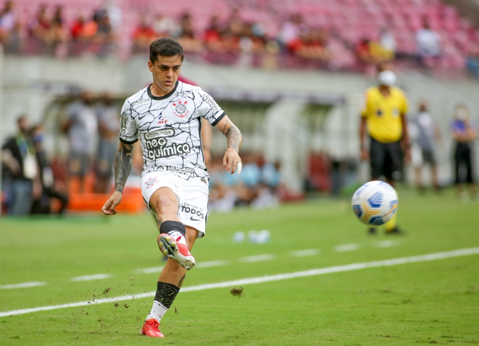 Fagner durante confronto entre Sport e Corinthians