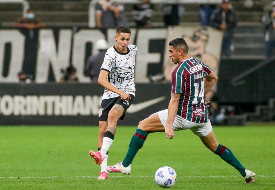 Gabriel Pereira durante partida entre Corinthians e Fluminense
