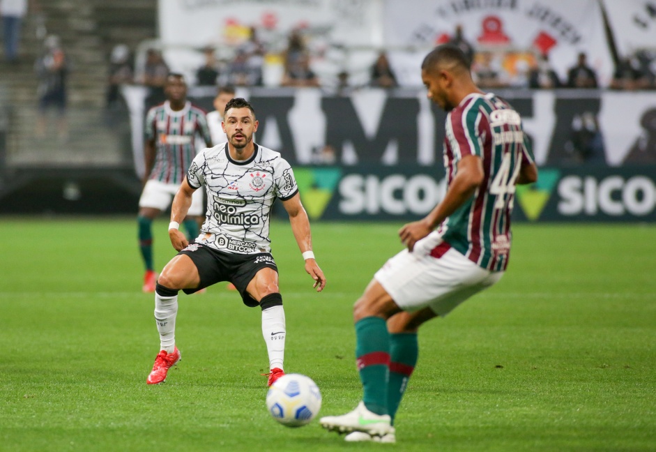 Giuliano durante partida entre Corinthians e Fluminense